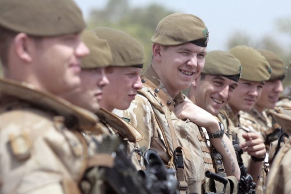 وزير الدفاع البريطاني يعلن الانسحاب من العراق الى الكويت العربي الشقيق في ذكرى الغزو