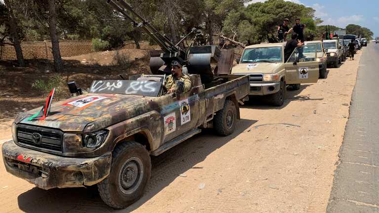 آمر "كتيبة الضمان" يسلم نفسه للأجهزة الأمنية الليبية