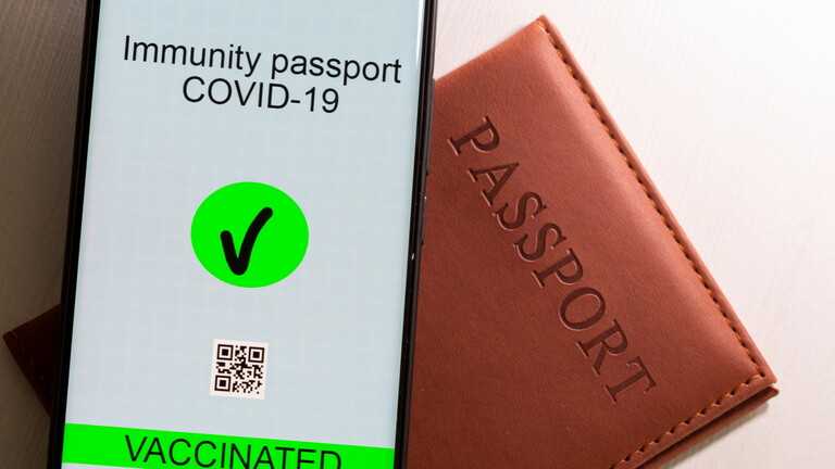 اضدار جوازات سفر للمحصنين ضد كورونا من قبل بلد عربي