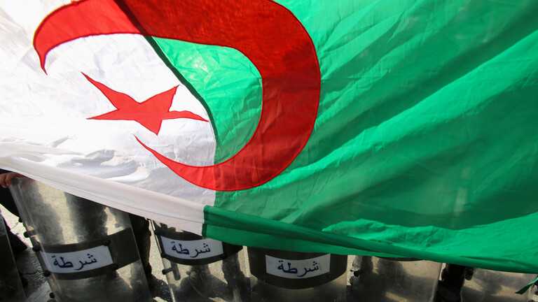 الجزائر تعتقل 14 شخصا تلقوا دعما خارجيا "تابع التفاصيل"