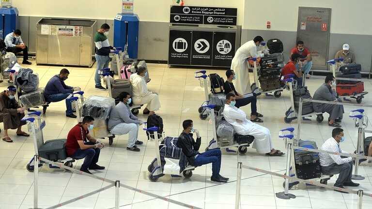 تعطل نظام العمل الآلي في مطار الكويت يسبب تكدس المسافرين