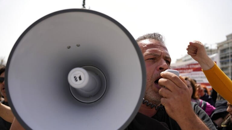 احتجاجات قرب منزل رئيس الوزراء اليوناني