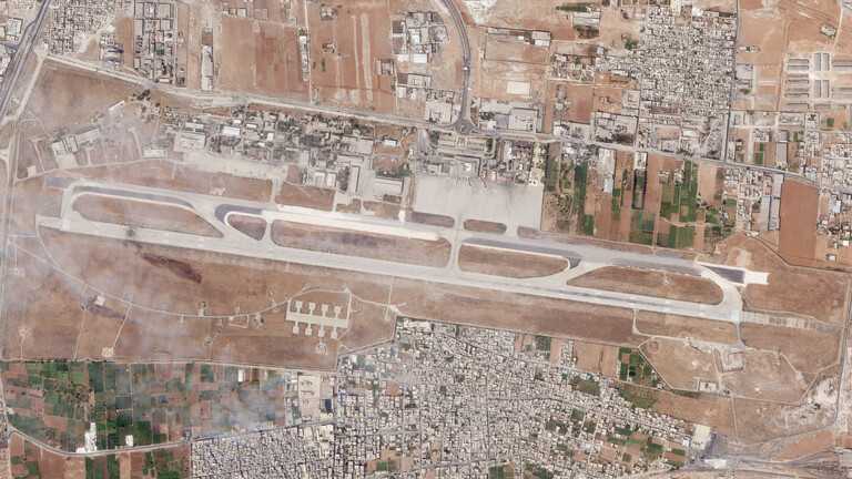 صور أقمار صناعية تظهر مدى تضرر مدرج مطار سوري