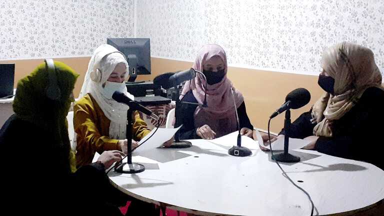غلق محطة إذاعية تديرها نساء في أفغانستان بزعم بثها موسيقى