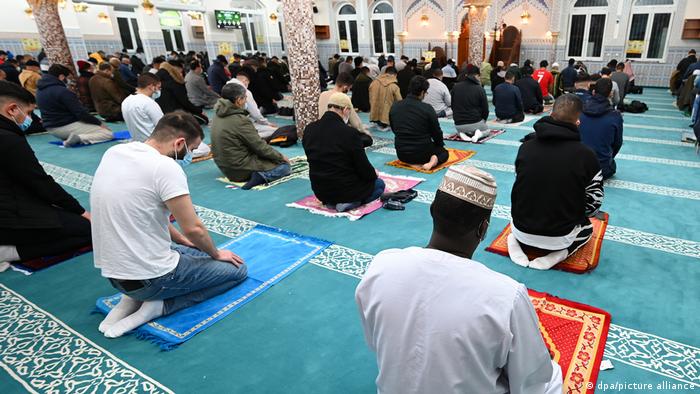 المسلمون في المانيا بين المأساة و التمييز العنصري