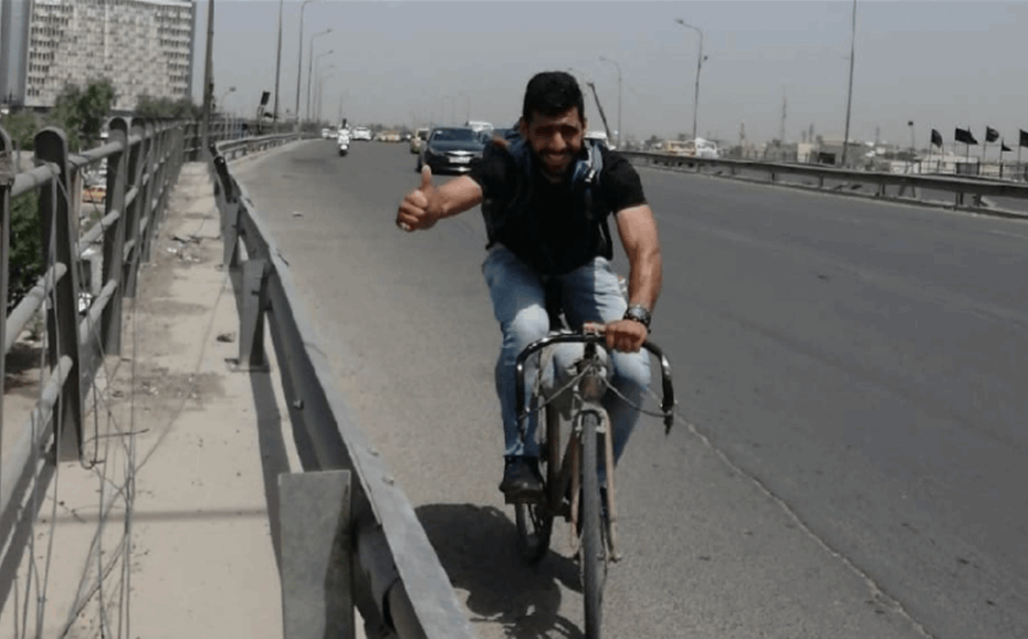عراقي يقطع أكثر من 40 كيلومتر يومياً بالدراجة الهوائية