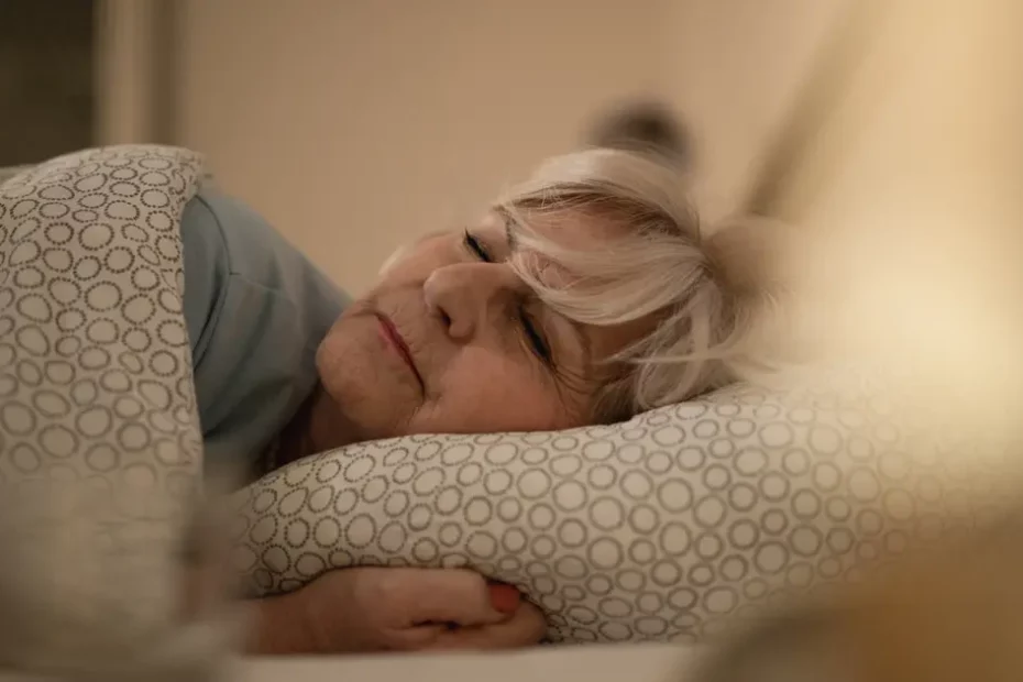 مشاكل النوم لدى كبار السن تتفاقم.