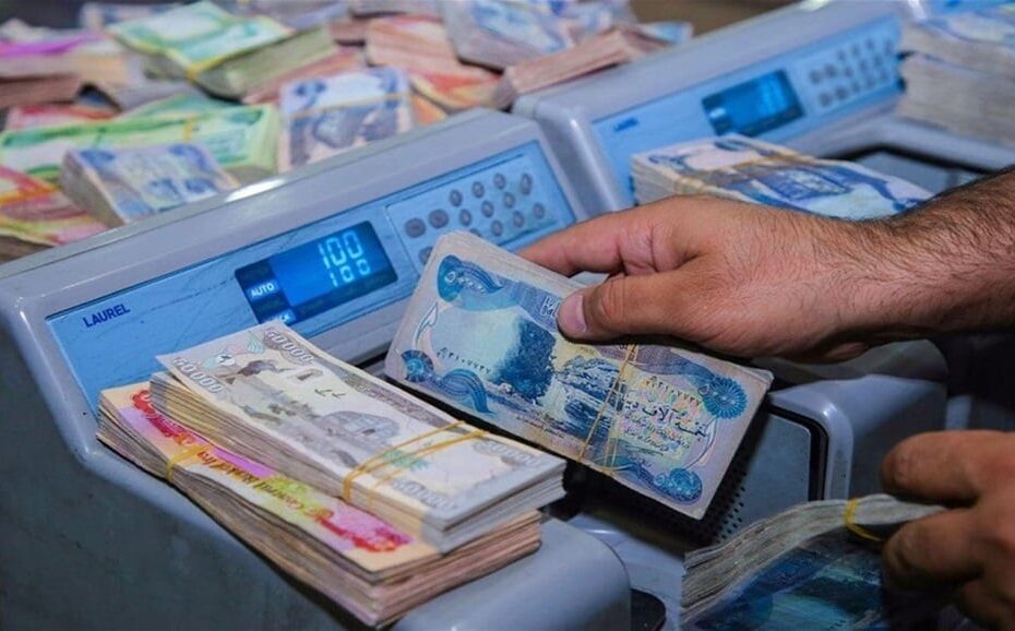 مصرف حكومي يعلن المباشرة بتوزيع رواتب المتقاعدين