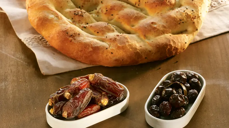 خبز رمضان "البيدا" على موائد الأتراك يثير الجدل !