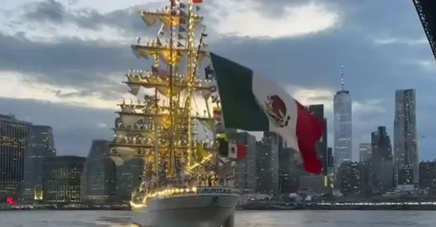 فيديو: سفينة تصطدم بجسر في نيويورك.. وأنباء عن سقوط قتيلين