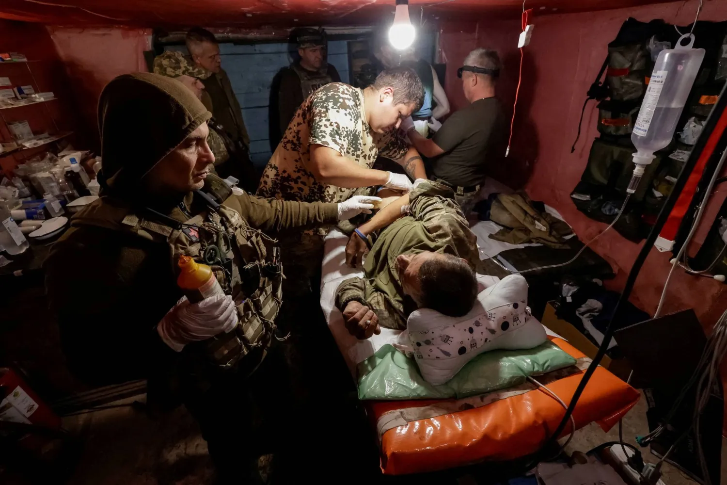 زيلينسكي: 20 قتيلاً على الأقل في ضربة روسية على شرق أوكرانيا