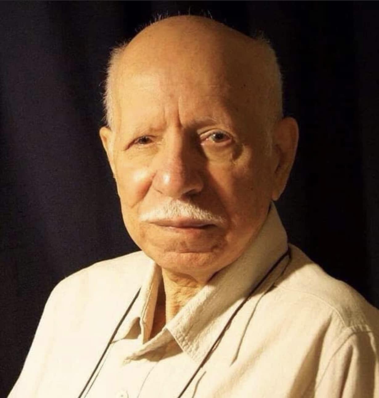 استاذنا الكبير محسن حسين