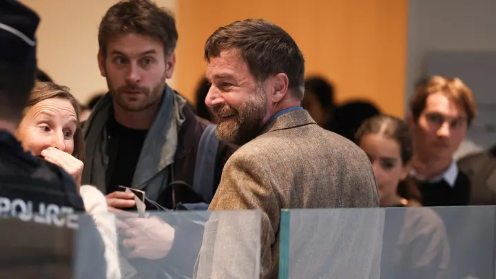 محاكمة 10 متهمين بالتنمر الإلكتروني على زوجة الرئيس الفرنسي